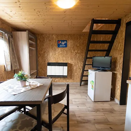 - Aqua Maria بيت خشبي *