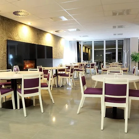 - Aqua Maria بيت خشبي Velaty